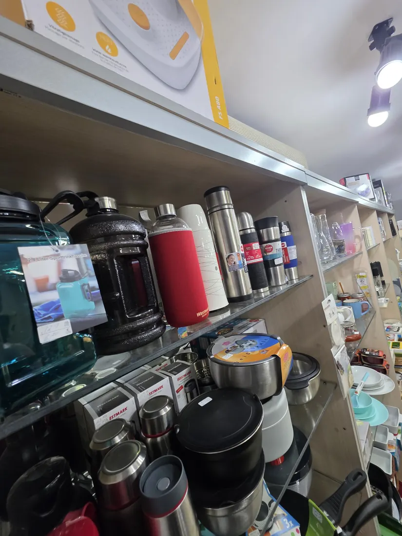 Thermos flasks, travel mugs and water bottles