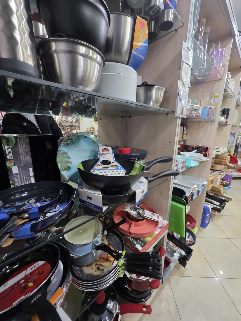 Frying pans, pots and bowls from Germany